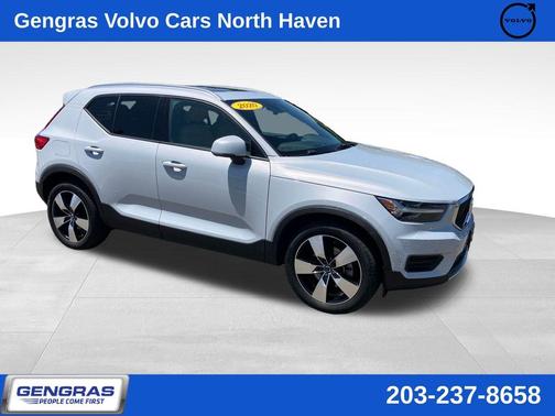 Glacier Silver Metallic 2020 Volvo XC40 T5 Momentum