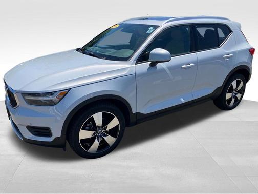 Glacier Silver Metallic 2020 Volvo XC40 T5 Momentum