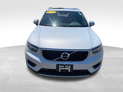 Glacier Silver Metallic 2020 Volvo XC40 T5 Momentum