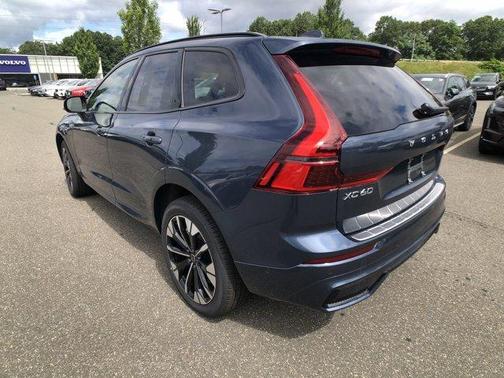 2026 Volvo XC60 PLUS