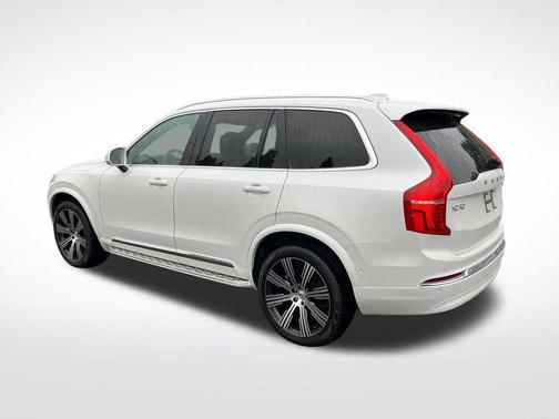 Crystal White Metallic 2023 Volvo XC90 B6 Ultimate 7-Seater