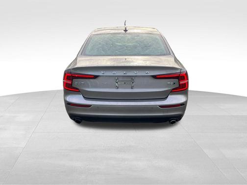 Pebble Gray Metallic 2019 Volvo S60 T6 Momentum