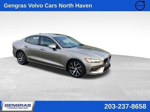 Pebble Gray Metallic 2019 Volvo S60 T6 Momentum
