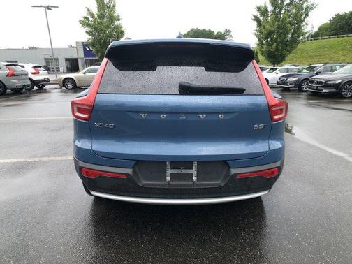 2023 Volvo XC40 B5 Plus Bright Theme