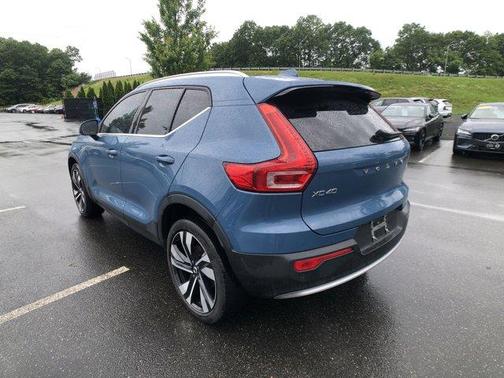 2023 Volvo XC40 B5 Plus Bright Theme