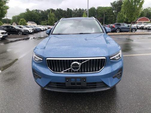 2023 Volvo XC40 B5 Plus Bright Theme