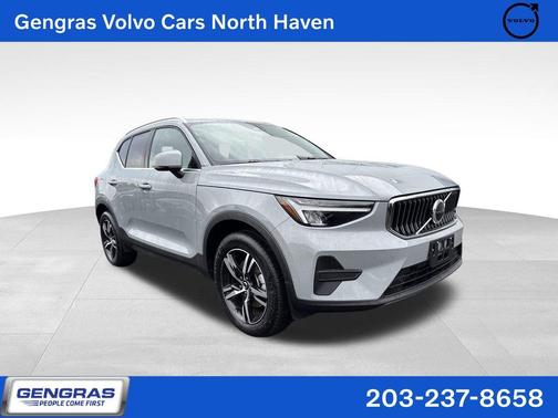 2025 Volvo XC40 B5 Core Bright Theme