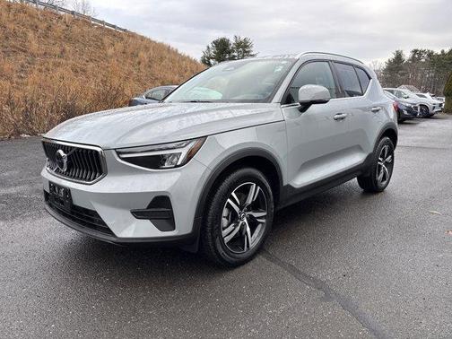 2025 Volvo XC40 B5 Core Bright Theme
