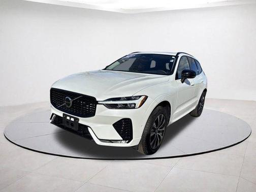 2025 Volvo XC60 B5 Plus