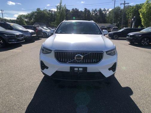 2023 Volvo XC40 B5 Plus Bright Theme