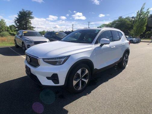 2023 Volvo XC40 B5 Plus Bright Theme