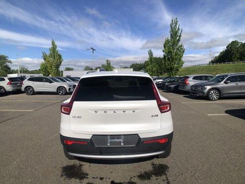 2023 Volvo XC40 B5 Plus Bright Theme