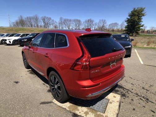 2022 Volvo XC60 Recharge Plug-In Hybrid T8 Inscription Extended Range