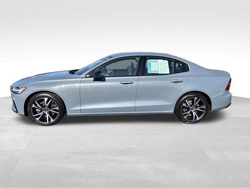 Thunder Gray Metallic 2024 Volvo S60 B5 Plus Dark Theme