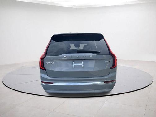 2025 Volvo XC90 B6 Plus 7-Seater