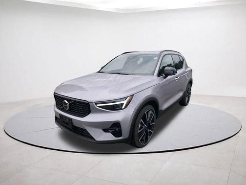 2026 Volvo XC40 B5 Ultra