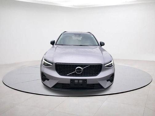 2026 Volvo XC40 B5 Ultra