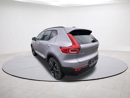 2026 Volvo XC40 B5 Ultra