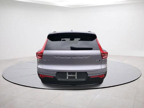 2026 Volvo XC40 B5 Ultra