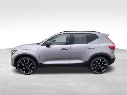 2026 Volvo XC40 B5 Ultra