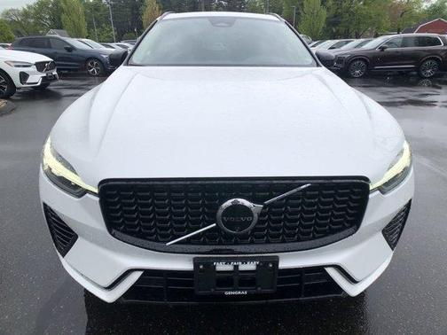 2024 Volvo XC60 Recharge Plug-In Hybrid T8 Ultimate Dark Theme