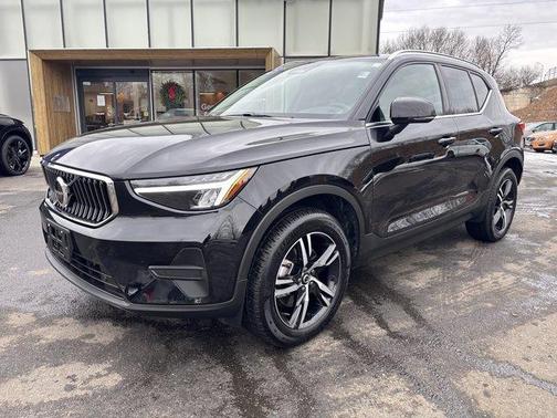 2025 Volvo XC40 B5 Core Bright Theme