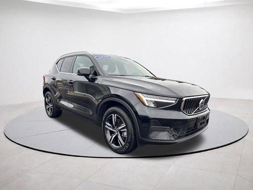 2025 Volvo XC40 B5 Core Bright Theme