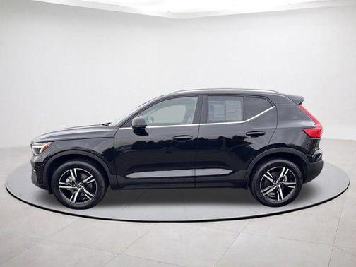 2025 Volvo XC40 B5 Core Bright Theme