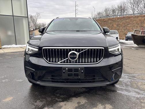 2025 Volvo XC40 B5 Core Bright Theme