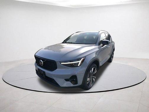 2026 Volvo XC40 B5 Ultra