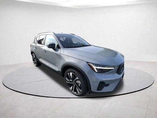2026 Volvo XC40 B5 Ultra