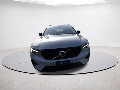 2026 Volvo XC40 B5 Ultra