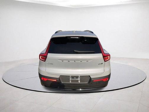 2026 Volvo XC40 B5 Ultra