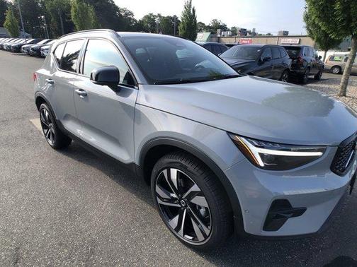 2026 Volvo XC40 B5 Ultra
