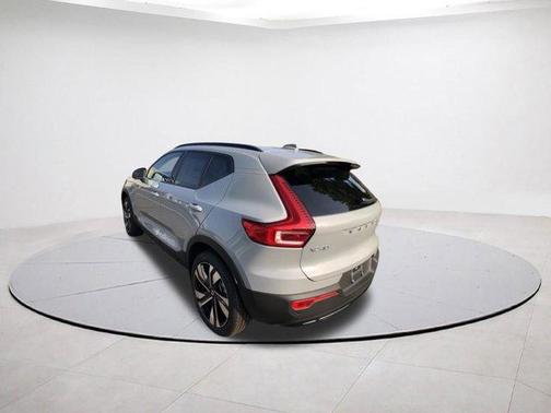 2026 Volvo XC40 B5 Ultra