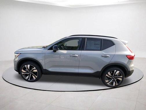 2026 Volvo XC40 B5 Ultra