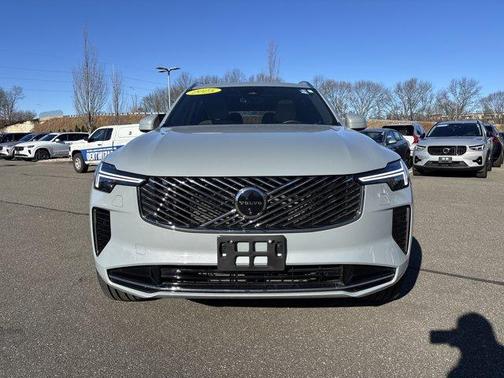 2025 Volvo XC90 B6 Plus 7-Seater