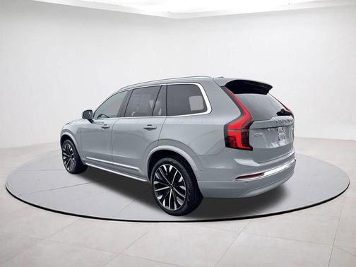 2025 Volvo XC90 B6 Plus 7-Seater