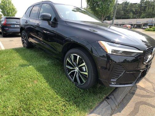 2025 Volvo XC60 B5 Plus