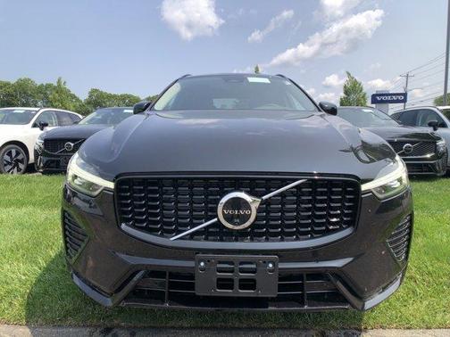 2025 Volvo XC60 B5 Plus