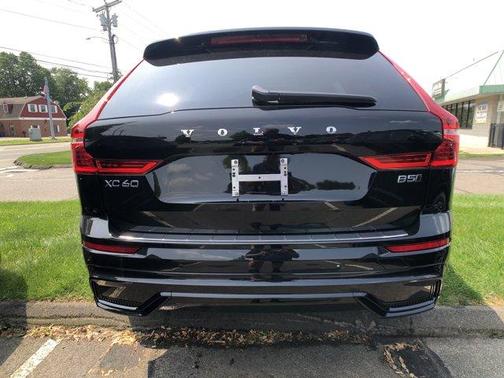 2025 Volvo XC60 B5 Plus