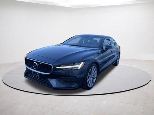 2020 Volvo S60 T6 Momentum