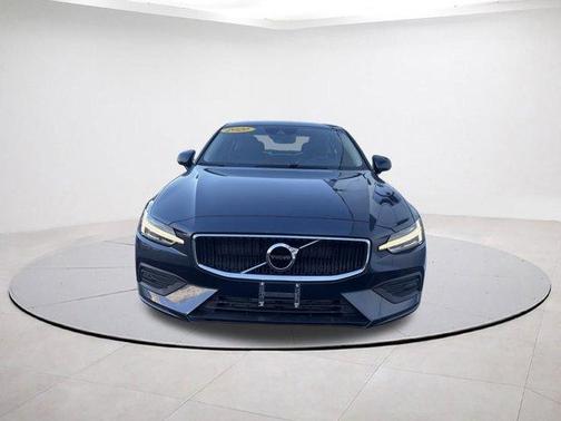 2020 Volvo S60 T6 Momentum