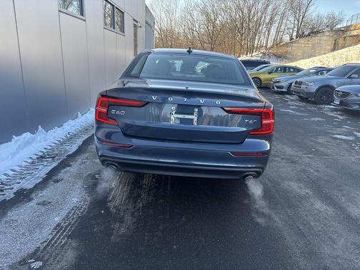 2020 Volvo S60 T6 Momentum