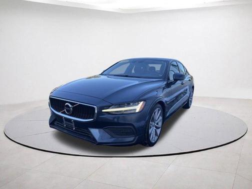 2020 Volvo S60 T6 Momentum