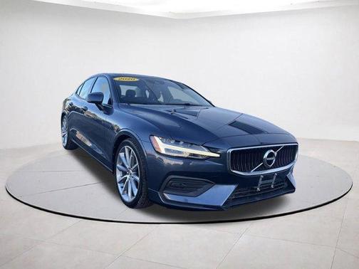 2020 Volvo S60 T6 Momentum