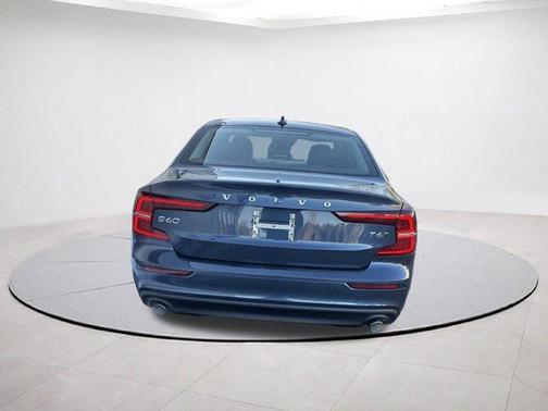 2020 Volvo S60 T6 Momentum