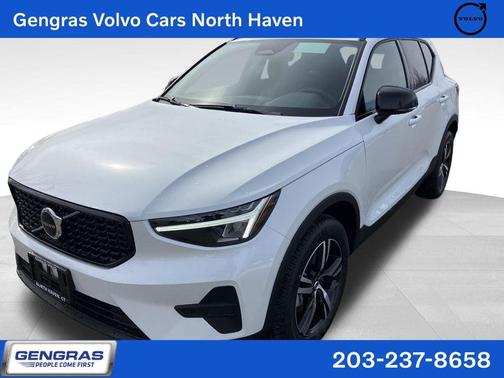 2026 Volvo XC40 B5 Core