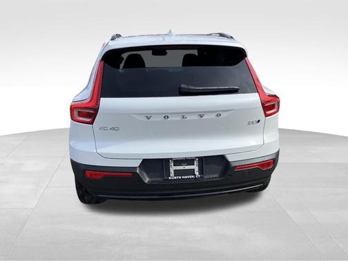 2026 Volvo XC40 B5 Core
