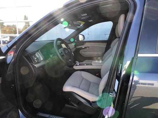 2025 Volvo XC90 B6 Plus 7-Seater
